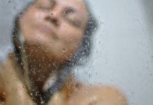 Care este cea mai murdară parte a corpului tău! Nu se curăță nici dacă faci duș de două ori pe zi buric femeie baie
