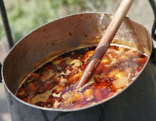 gulas unguresc la ceaun - reteta