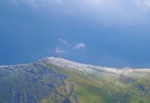 ninsoare in Bucegi in plina vara