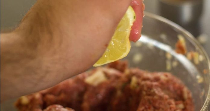 CARNE MARINATA CU LAMAIE