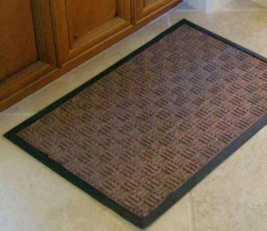 De ce nu este bine să ții un preș în fața ușii de la intrare. Nu mai repeta această greșeală