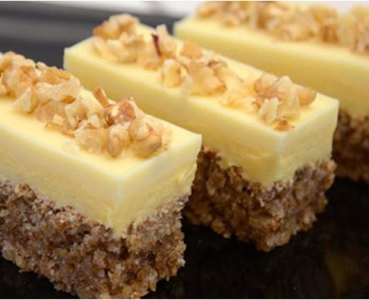 Prajitura fina cu nuca si ciocolata alba